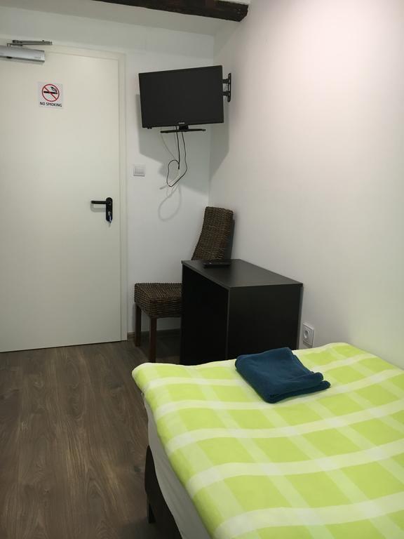 Edingen-Neckarhausen Pension Haus Baron 2 Friedrichsfeld מראה חיצוני תמונה