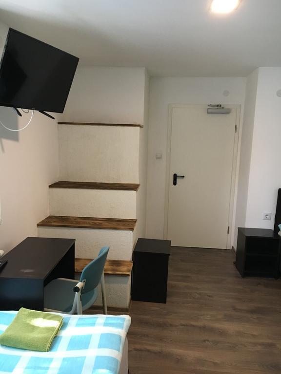 Edingen-Neckarhausen Pension Haus Baron 2 Friedrichsfeld מראה חיצוני תמונה