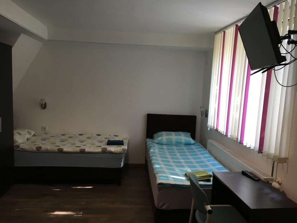Edingen-Neckarhausen Pension Haus Baron 2 Friedrichsfeld מראה חיצוני תמונה